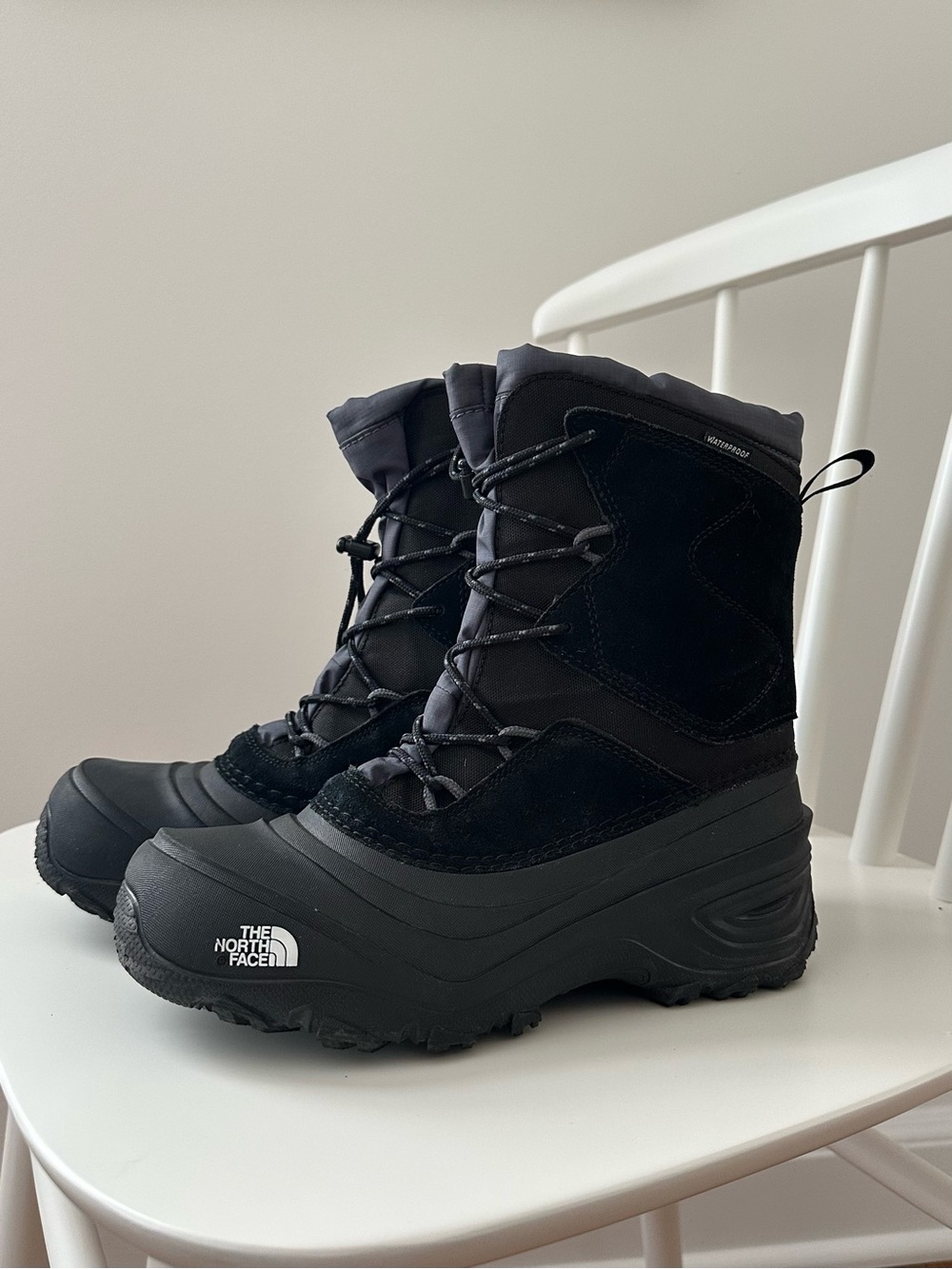 The North Face Youth Alpenglow V Waterproof Boots Size 5